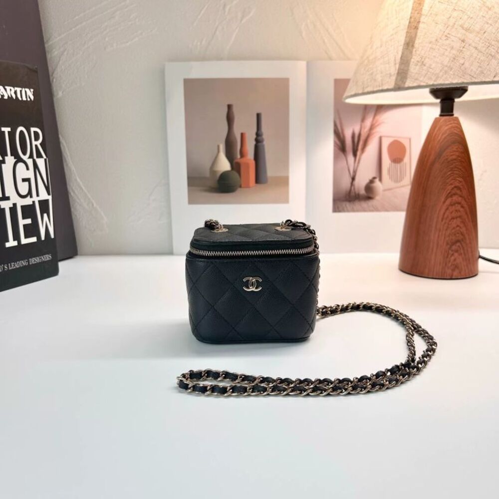 Chanel Women Pre-Loved Bag Very Good Condition